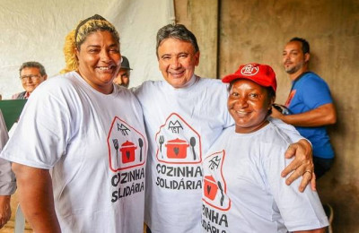 Ministro visita Cozinha Solidária do Movimento de Trabalhadores Sem Teto em Ceilândia